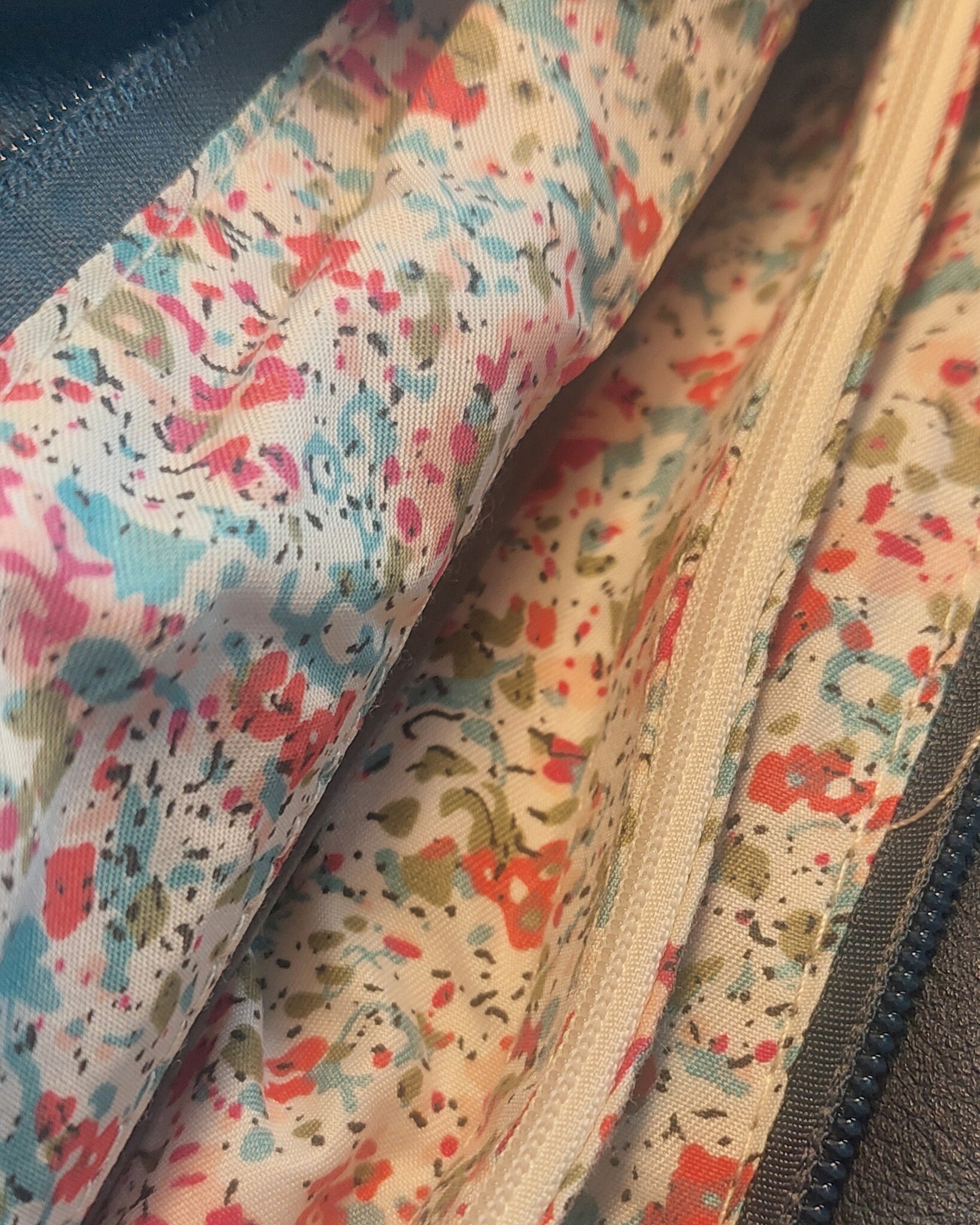 Blauwe tas Mandoline met decoratieve steentjes