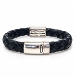 Sazou Jewels Echt lederen armband met een Zamak slot en tube.
