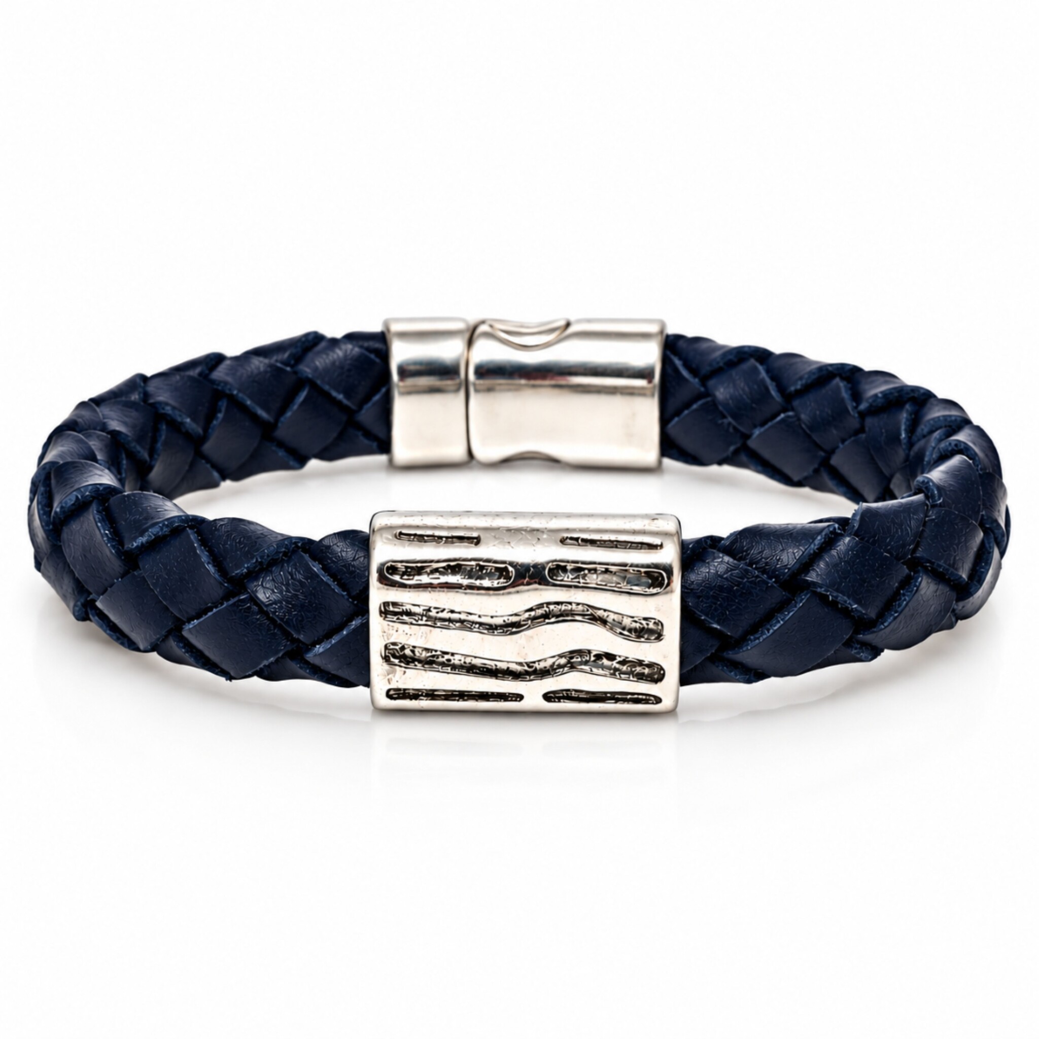 Sazou Jewels Echt lederen armband met een Zamak slot en tube.