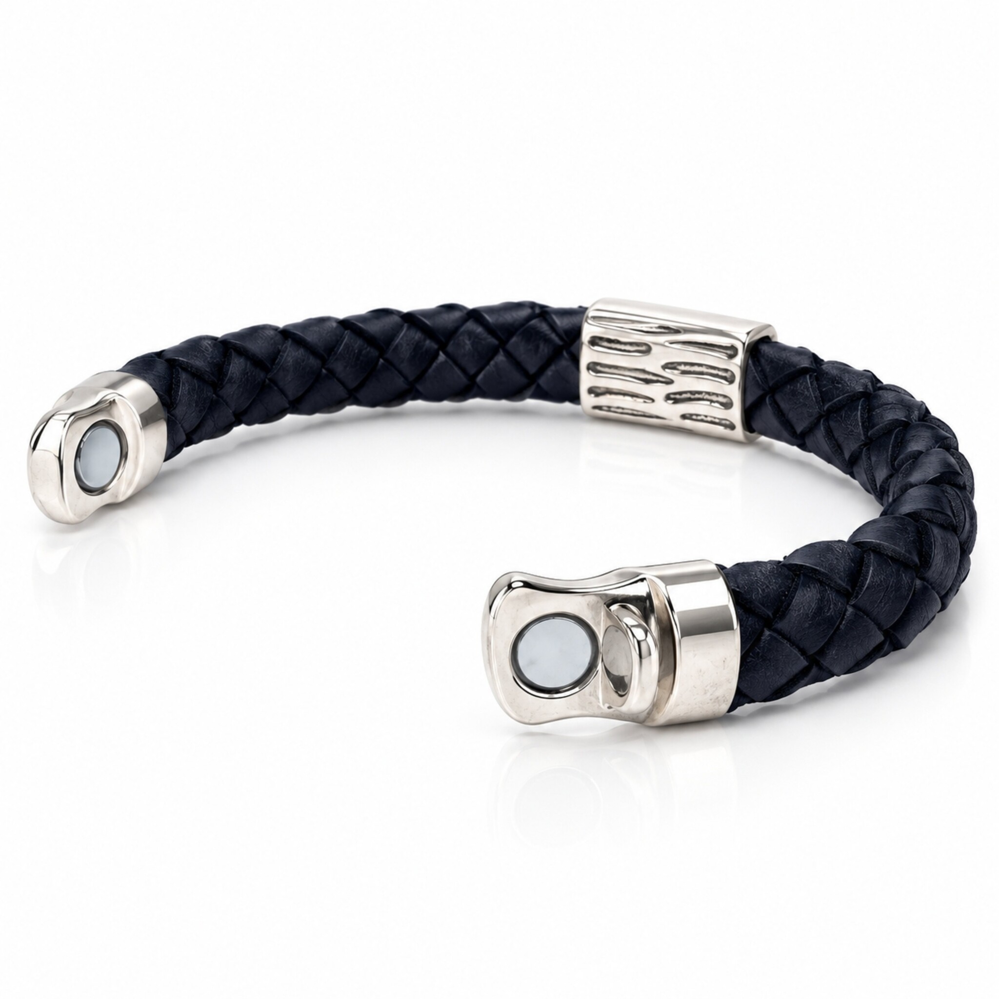 Sazou Jewels Echt lederen armband met een Zamak slot en tube.