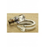Brede Stainless Steel ring wit met zilver en een zirkonia.