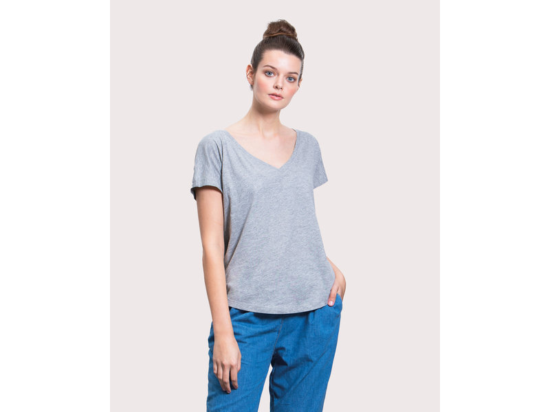 Mantis Women's Loose Fit V Neck T