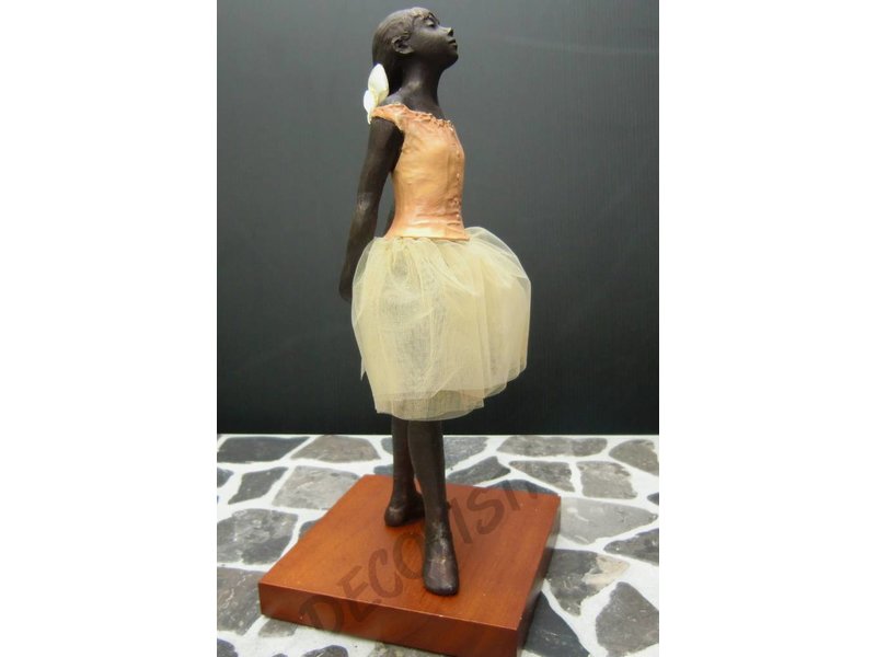 Mouseion Petit Danseuse, bailarina réplica de  Edgar Degas