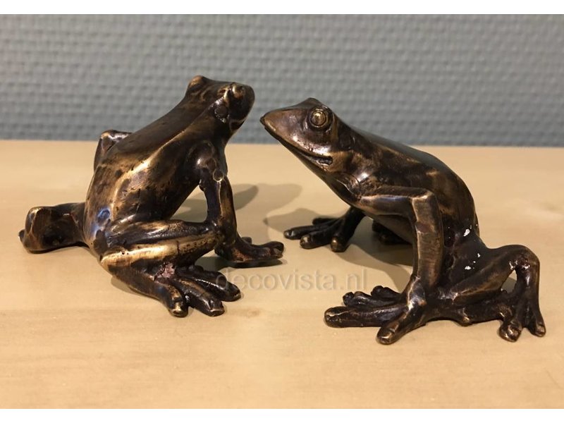 L' Art Bronze  Two bronze tree frogs