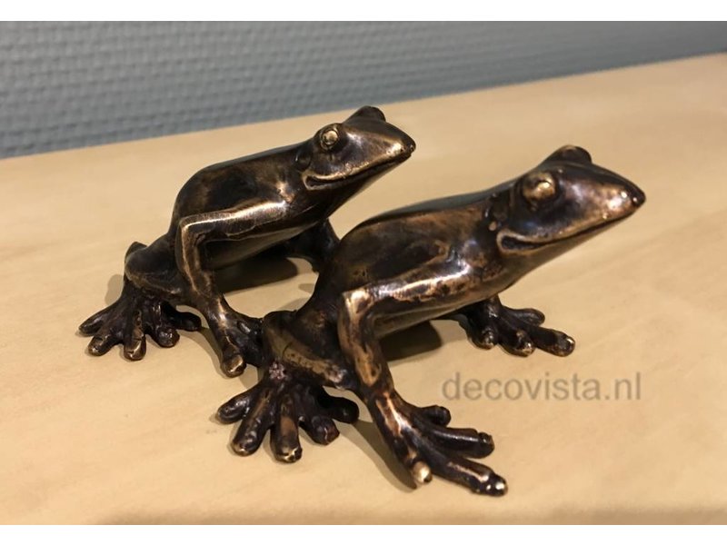 L' Art Bronze  Two bronze tree frogs