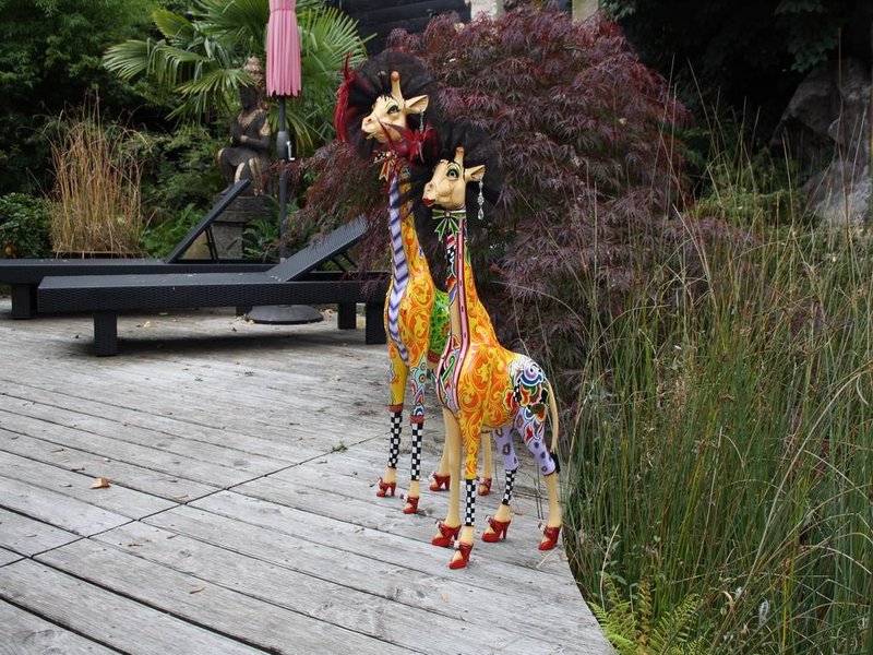 Toms Drag Giraffe statue "Effi" - M