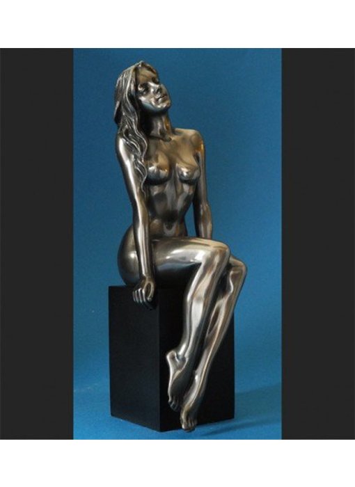 BodyTalk Escultura mujer desnuda sobre pedestal