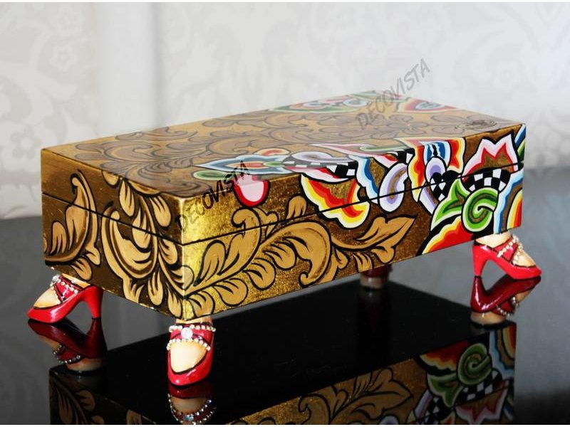 Toms Drag Pequeña caja dorada con tapa.