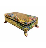 Toms Drag Pequeña caja dorada con tapa.