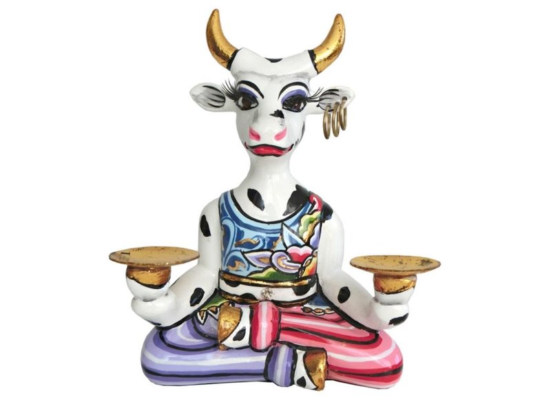 Toms Drag Cow Muni in yoga position, candle holder