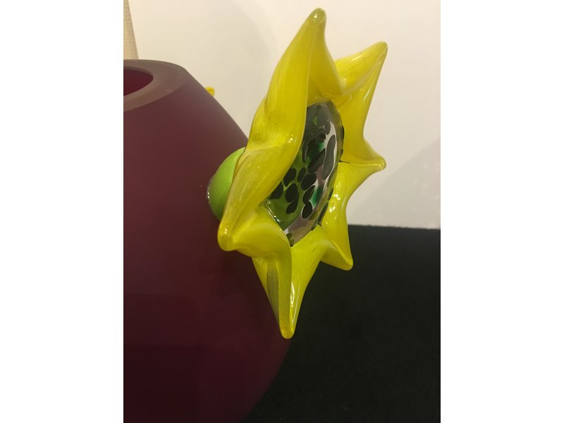 Ozzaro  Ozzaro vase with sunflowers - bordeaux red