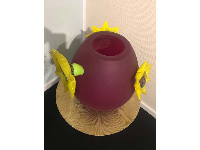 Ozzaro  Vase mit Sonnenblumen - bordeauxrot