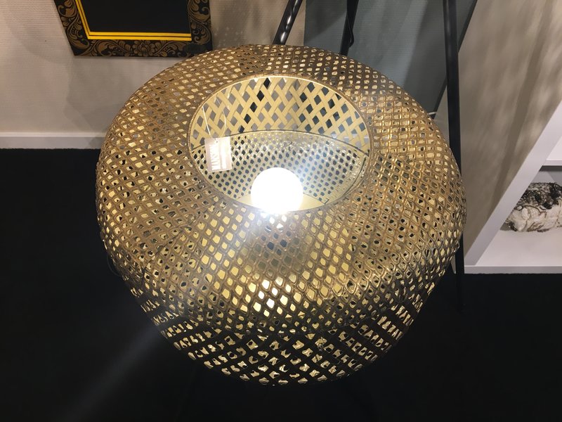 Atmospheric floor lamp in braided gold bronze