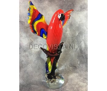 Glass parrot, Scarlet macaw