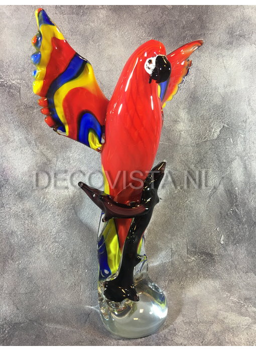 Glass parrot, Scarlet macaw