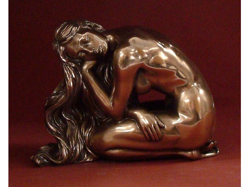 BodyTalk Mujer escultura desnuda - descansando