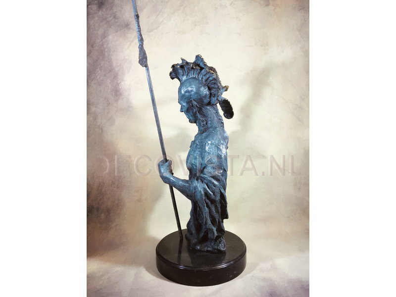 Indio de bronce con lanza - busto en el pedestal