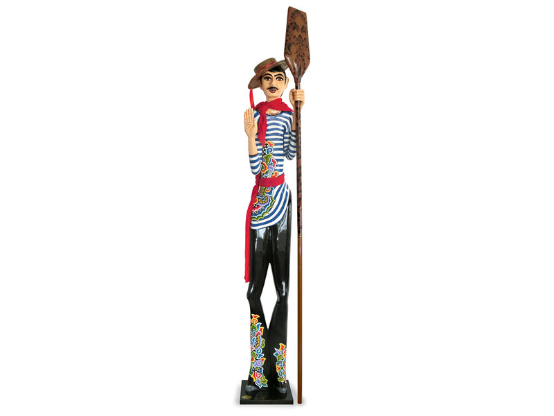 Toms Drag Venetian gondolier Emilio, Character statue