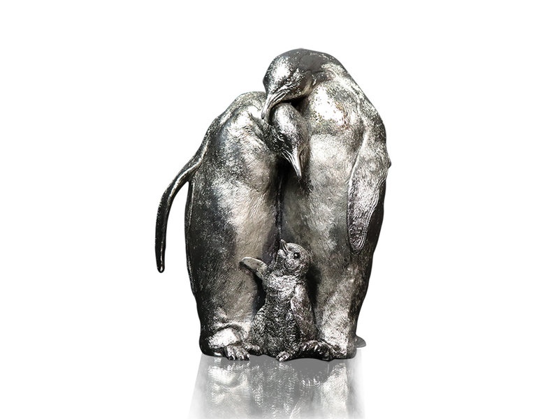 Escultura de una familia de pingüinos