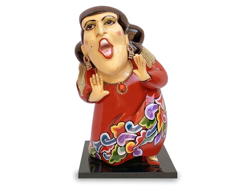 Toms Drag Divertida estatua de una famosa cantante de ópera Montserrat Caballé
