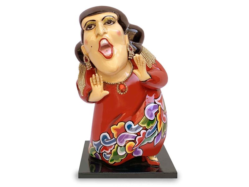 Toms Drag Funny statue of a famous opera singer Montserrat Caballé