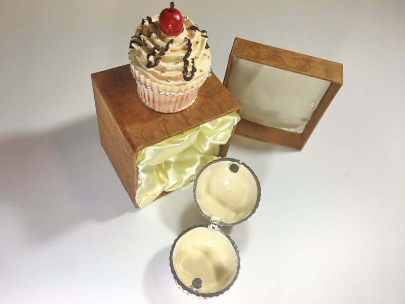 Pill box pastry, cup cake