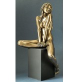 BodyTalk Female nude sitting on black pedestal - 35 cm