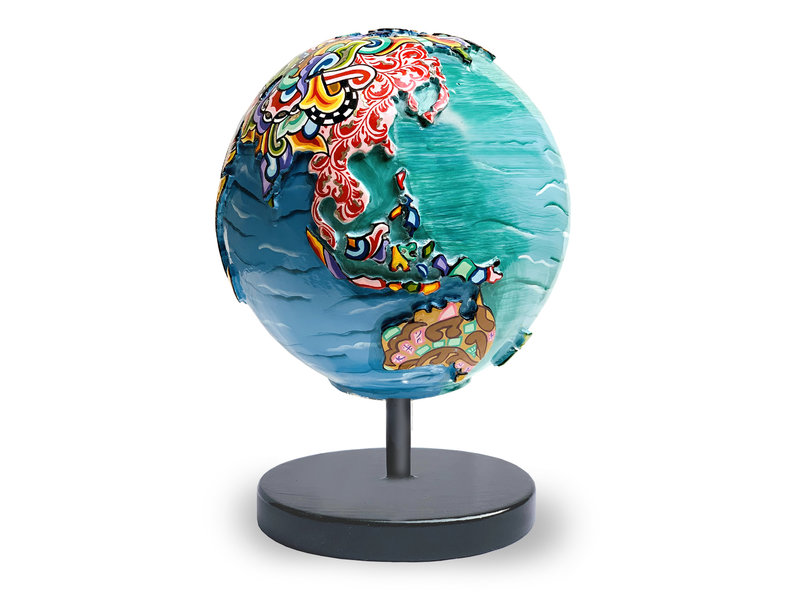 Toms Drag Tom's Planet, a colourful globe on stand