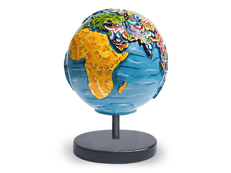 Toms Drag Tom's Planet, a colourful globe on stand