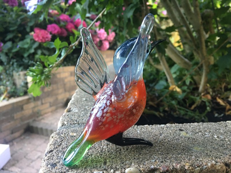 Loranto Vetro Kingfisher with raised wings