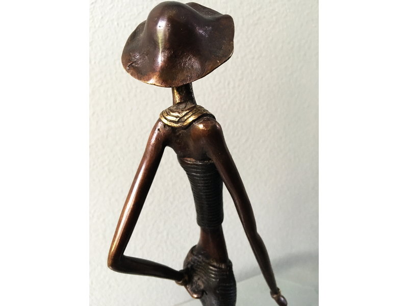 African Art Vrouw met hoed in brons, Burkina Faso