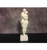 Figurita blanco crema "Abrazo"