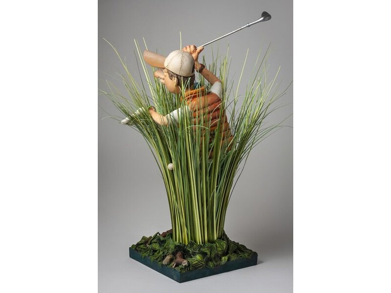 Forchino Golfspeler tussen het struikgewas -  humoristisch beeldje