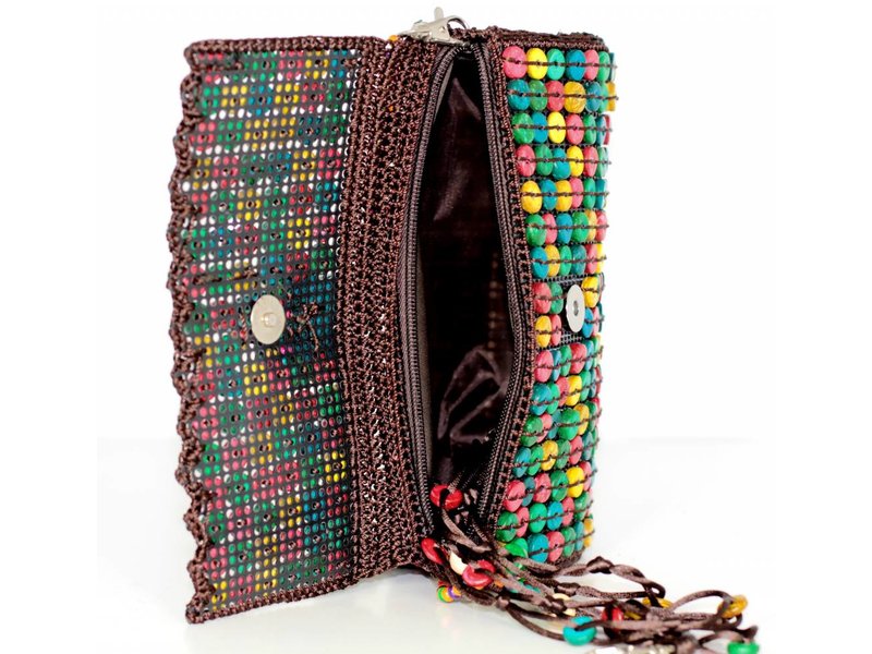 Bolsa con paillettes, madera