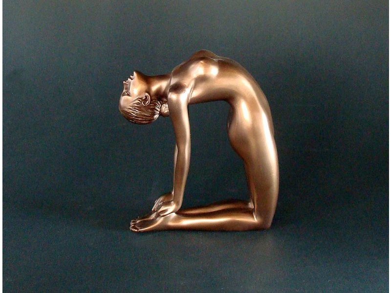 BodyTalk Yoga figurine woman, Ushtrasana - camel pose