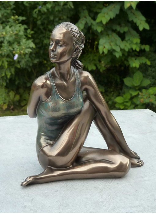 BodyTalk Yoga figurine Ardha Matsyendrasana