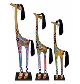 Toms Drag Statue Giraffe Carmen auf Sockel