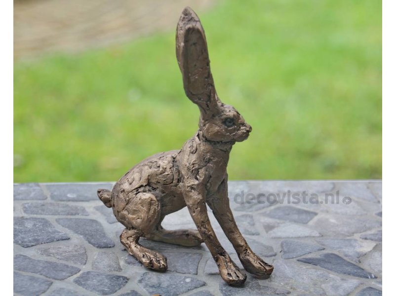 Frith Hase Skulptur Ted, alarmiert