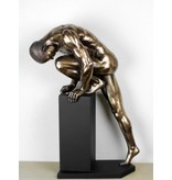 BodyTalk Sculptuur Staande bodybuilder bij sokkel, mannelijk naakt - M