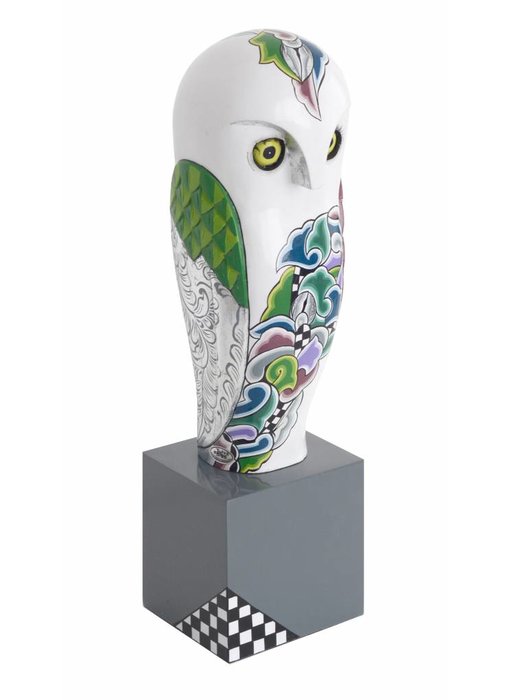 Toms Drag Snowy owl sculpture on pedestal  (SL) - L