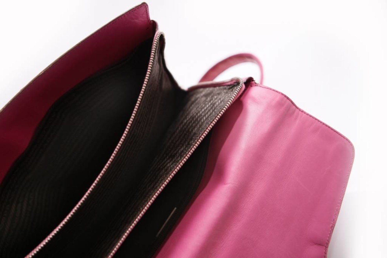 Prada, pink crocodile leather shoulderbag with silver hardware. - Unique  Designer Pieces