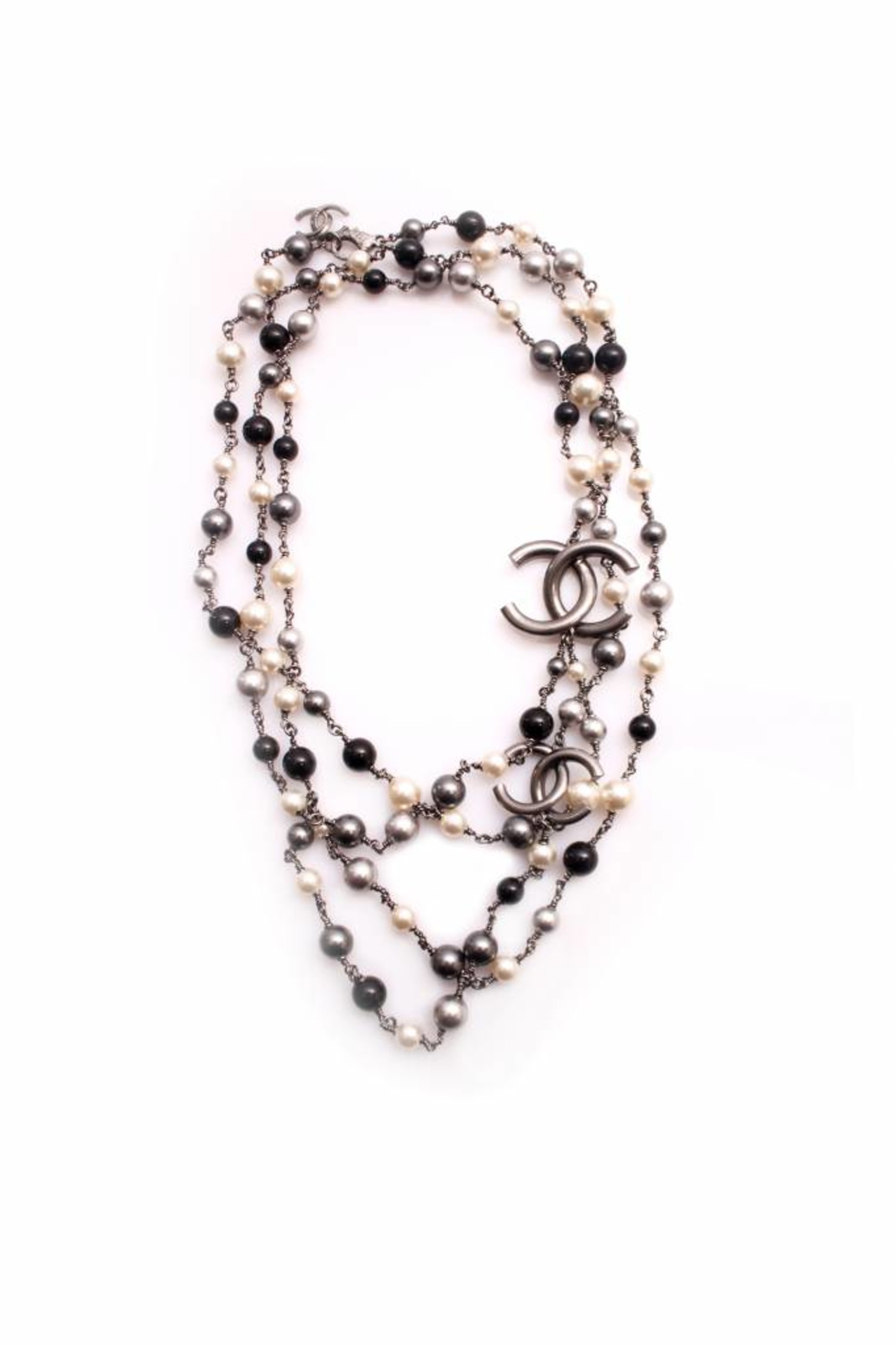 Chanel, Pearl necklace with metal chanel logo. - Unique Designer Pieces