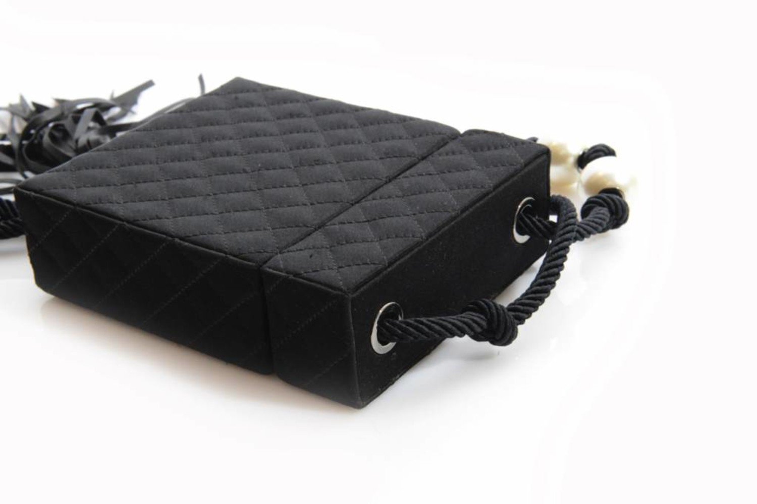 Chanel 1991 vintage shoulder box bag in black quilted leather  DOWNTOWN  UPTOWN Genève