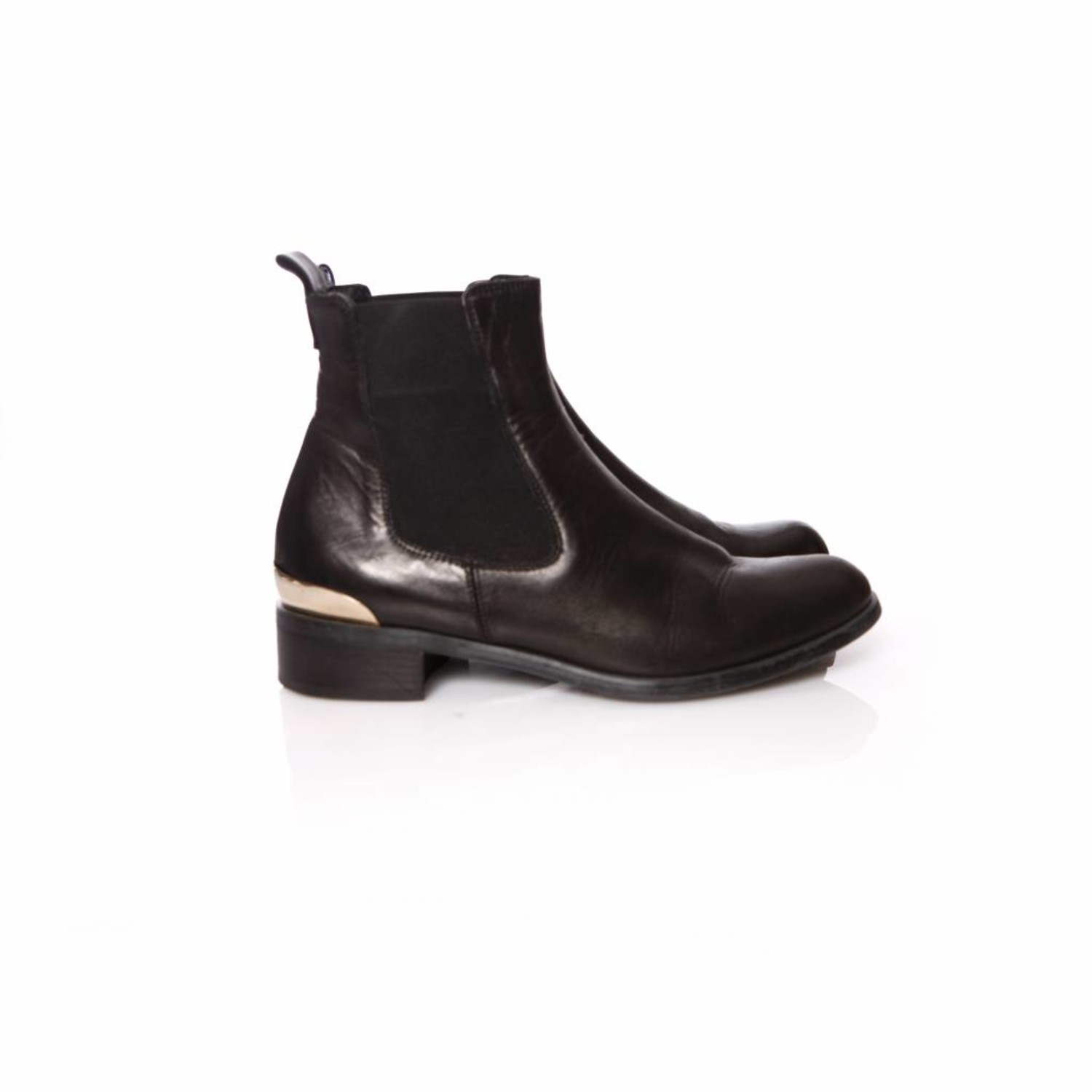 Bromley, black leather chelsea boots with metal on the heels in 36.5. - Unique Designer Pieces