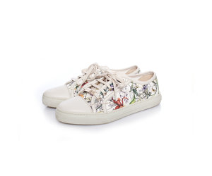 Gucci White canvas flora sneaker in size 38. Unique Designer Pieces