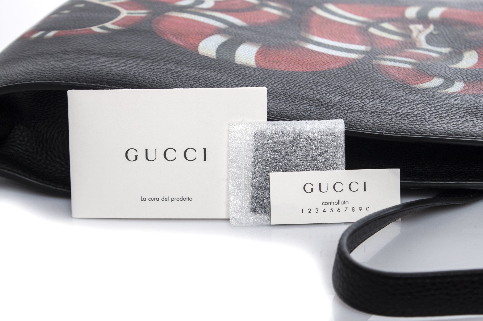 Gucci Black Leather Kingsnake Print Tote - Ann's Fabulous Closeouts