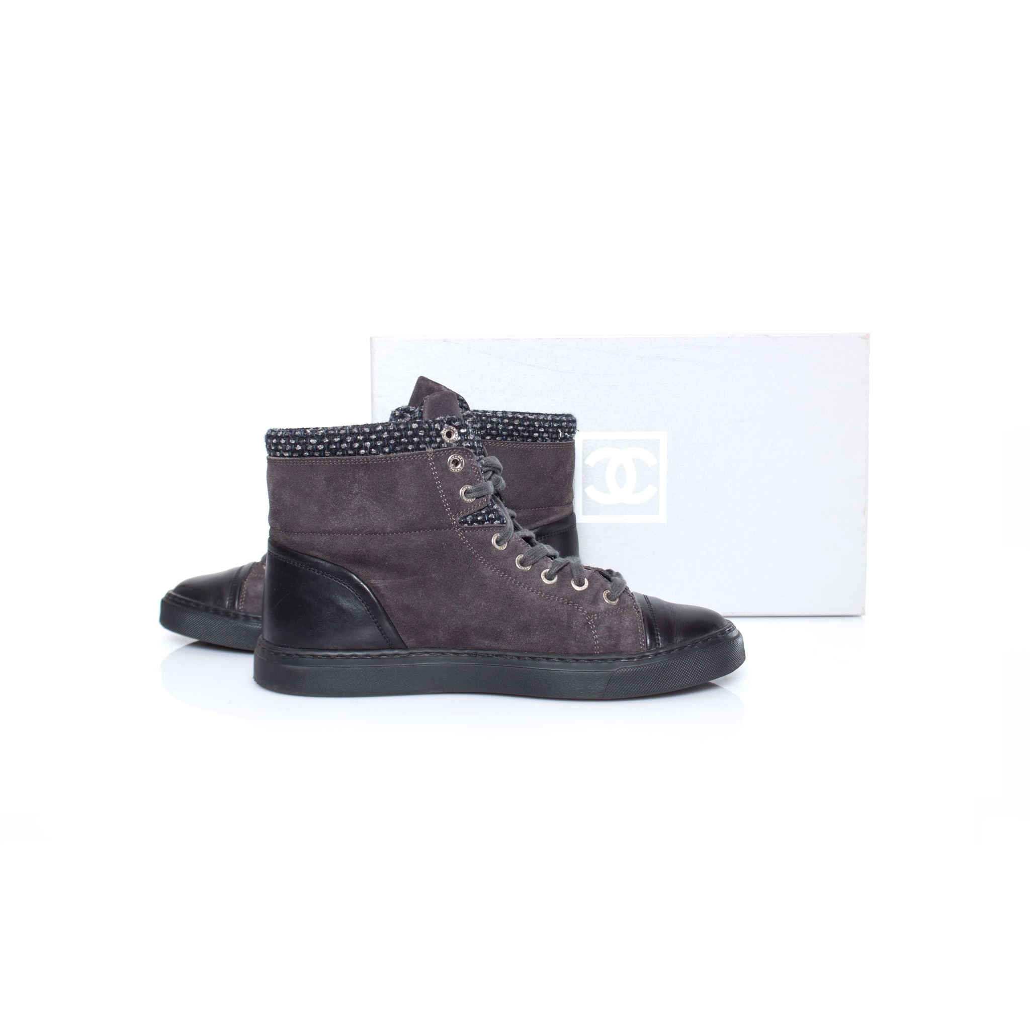 Chanel, high top cc logo tennis sneakers with tweed - Unique Chanel, high top cc logo tennis sneakers with tweed - Unique