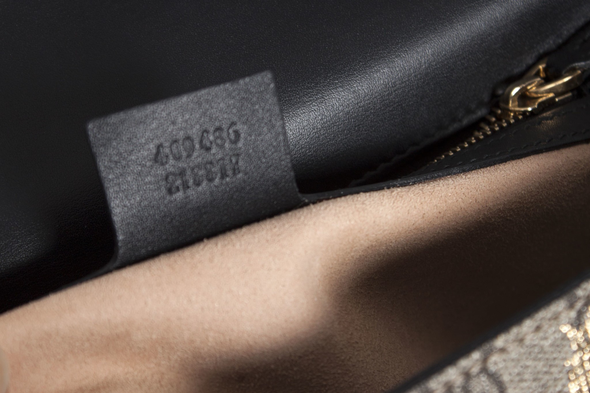 Gucci, Medium GG Supreme Bee shoulder bag. - Unique Designer Pieces