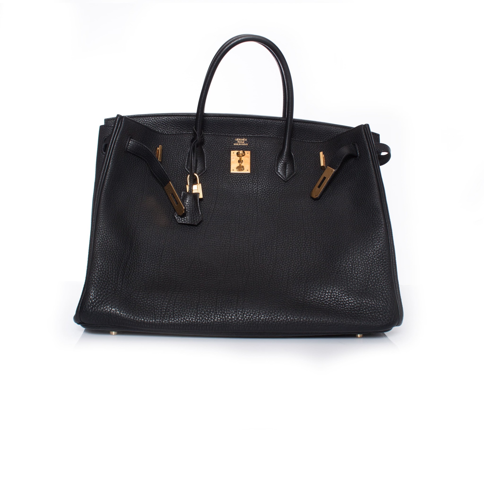 Birkin 40 in Black Togo leather with Gold hardware. 🐝 This Hermès