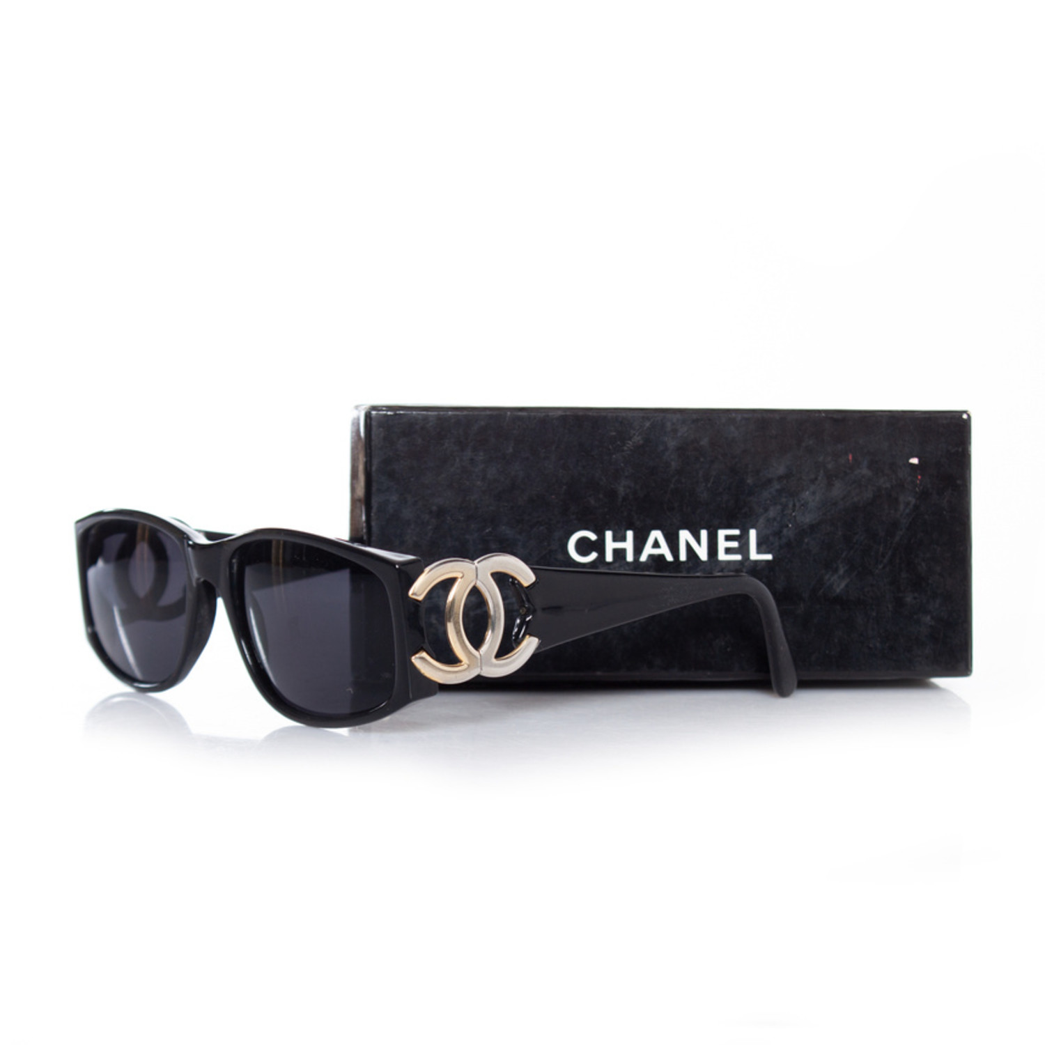 Chanel, vintage sunglasses with CC. - Unique Designer Pieces Chanel, vintage sunglasses with CC. - Unique Designer Pieces